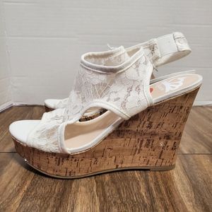 NWT Fergalious white lace sandals
